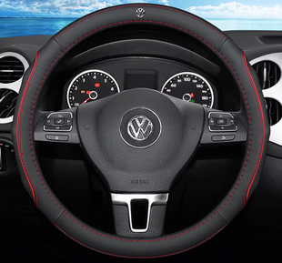 Кожаный чехол на руль автомобиля Volkswagen красный