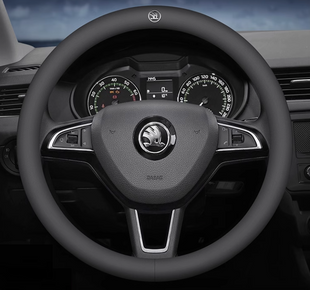Чехол на руль кожаный ультратонкий однотонный для автомобиля Skoda