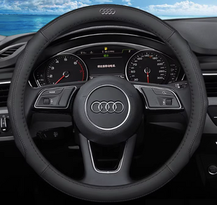 Кожаный чехол на руль автомобиля Audi черный